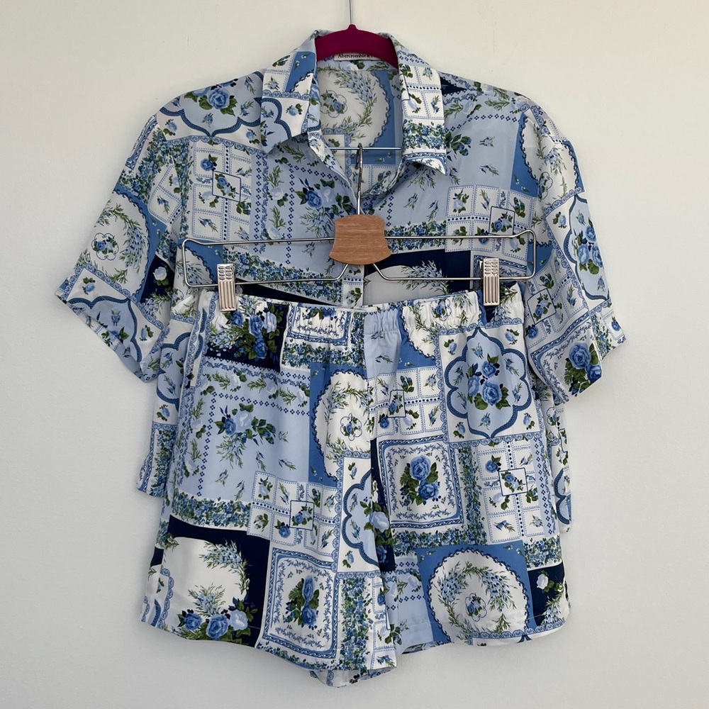 {{a&f}} Whimsical Tile Print Matching Set